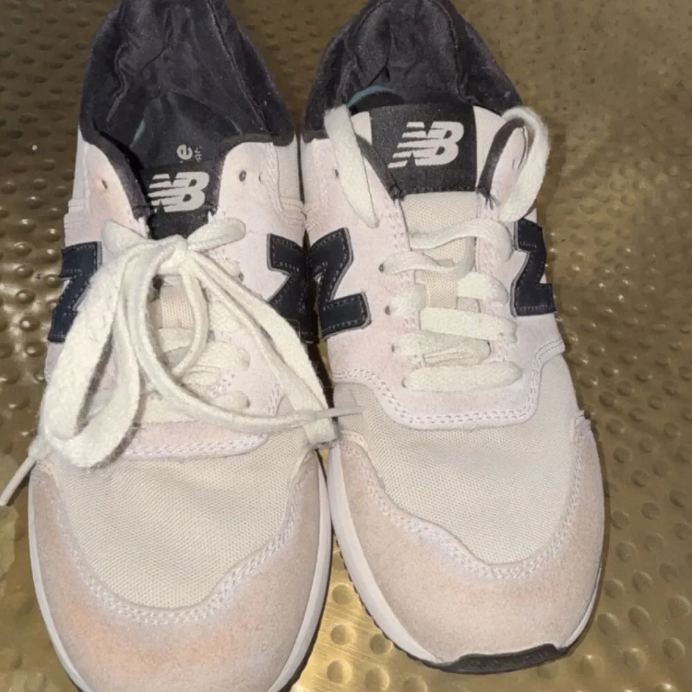 New Balance womens White Pink Beige Animal Print Low Top Lace-Up Sneakers size 7